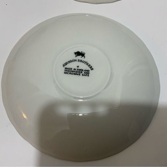 2 - Johnson Bros made in England Snowhite Regency Saucer - Picture 9 of 9